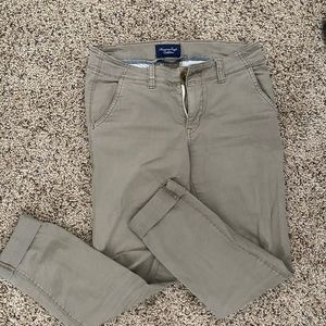 American Eagle Chino Capris Size 00